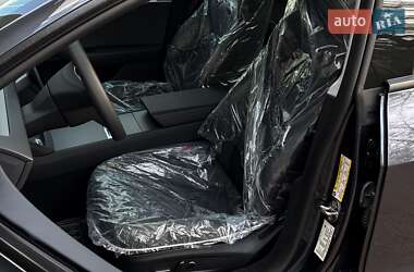 Седан Tesla Model 3 2024 в 
