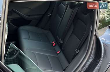 Седан Tesla Model 3 2024 в 