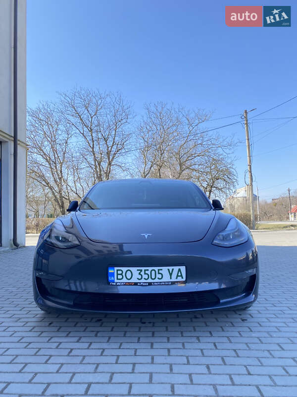 Седан Tesla Model 3 2021 в Кременце