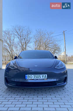 Седан Tesla Model 3 2021 в 