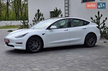 Седан Tesla Model 3 2022 в 
