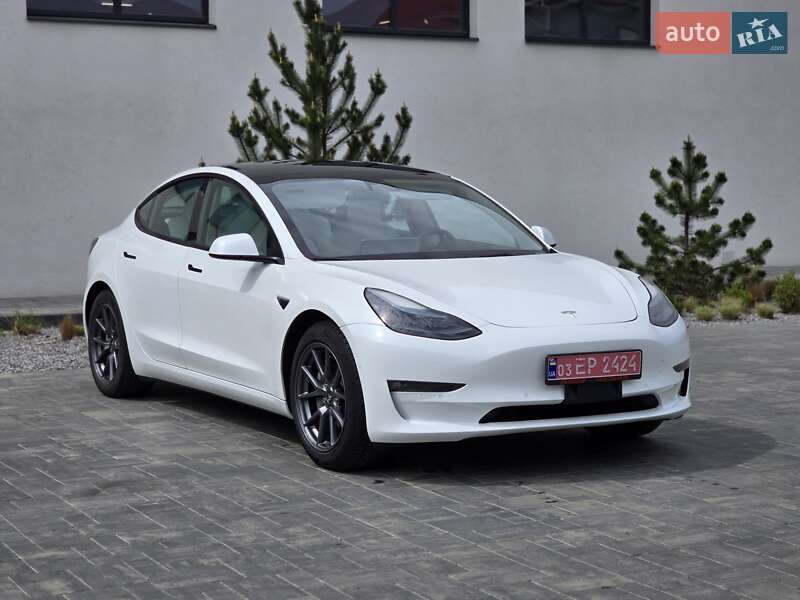 Седан Tesla Model 3 2022 в Луцьку
