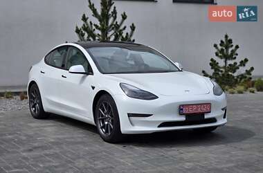 Седан Tesla Model 3 2022 в 
