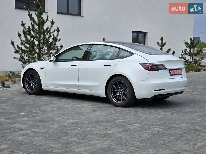Седан Tesla Model 3 2022 в Луцьку