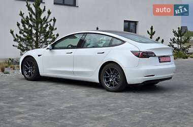 Седан Tesla Model 3 2022 в 