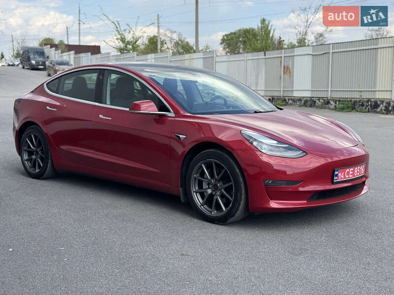 Седан Tesla Model 3 2019 в Виннице