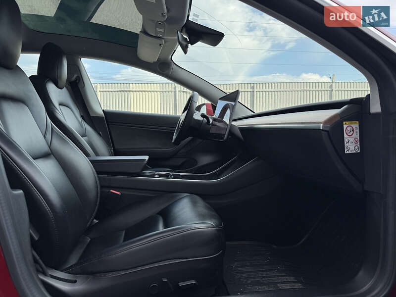 Седан Tesla Model 3 2019 в Виннице