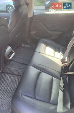 Седан Tesla Model 3 2021 в 