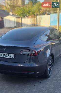 Седан Tesla Model 3 2022 в 