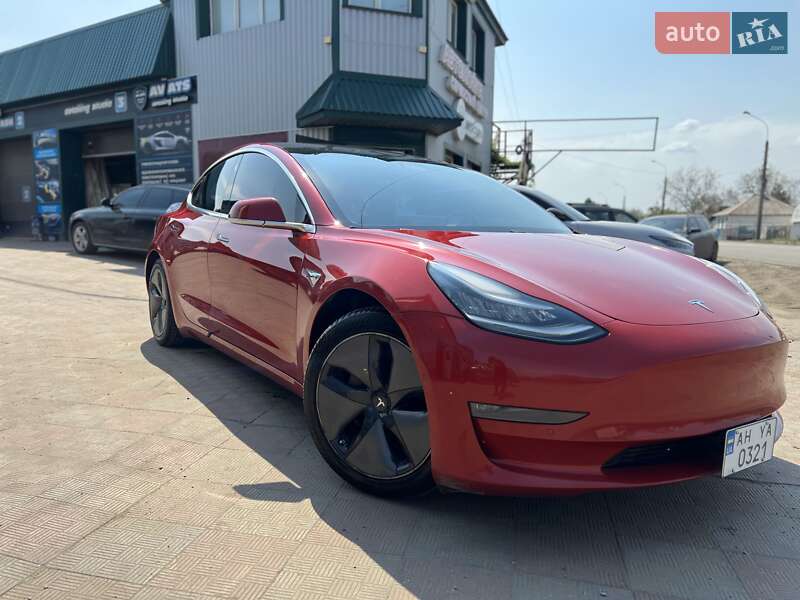 Седан Tesla Model 3 2018 в Славянске