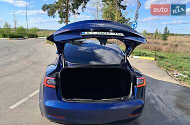 Седан Tesla Model 3 2022 в 
