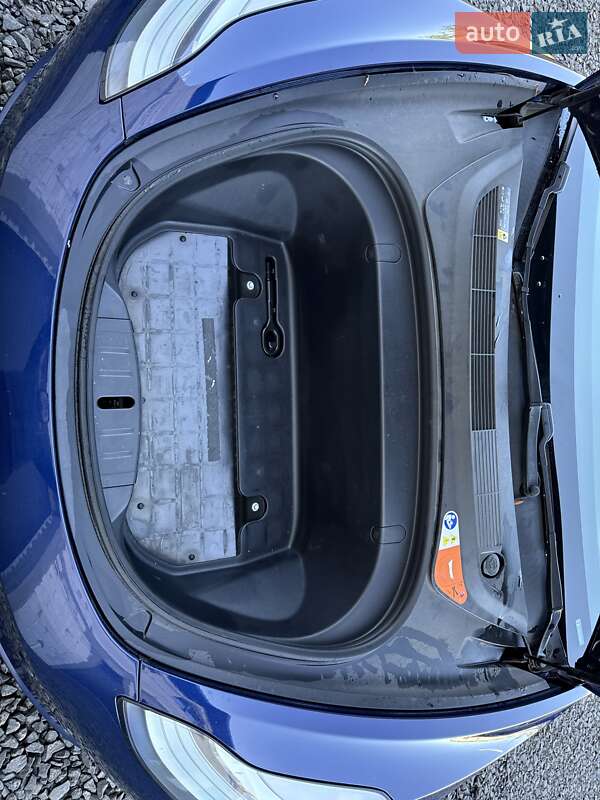 Седан Tesla Model 3 2018 в Луцке