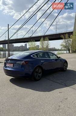 Седан Tesla Model 3 2020 в 
