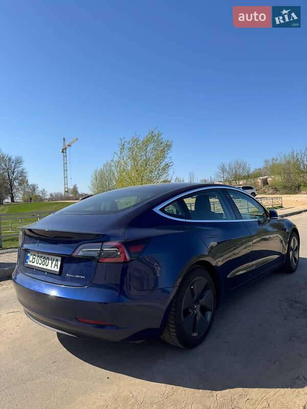 Седан Tesla Model 3 2018 в Чернигове
