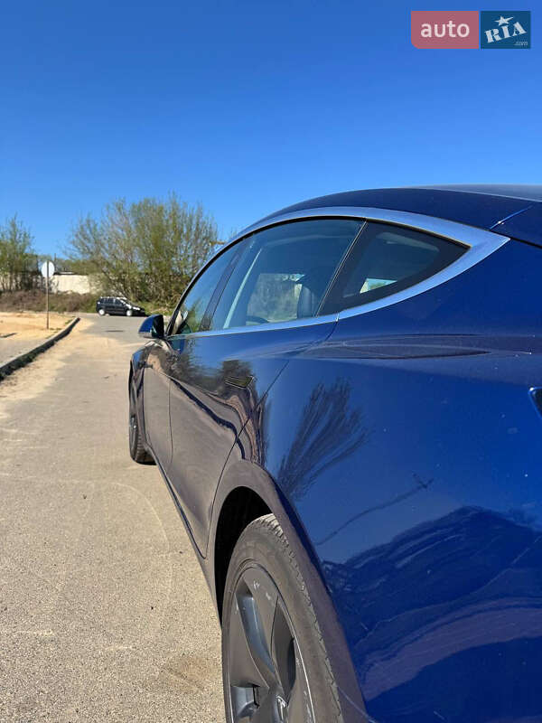Седан Tesla Model 3 2018 в Чернигове
