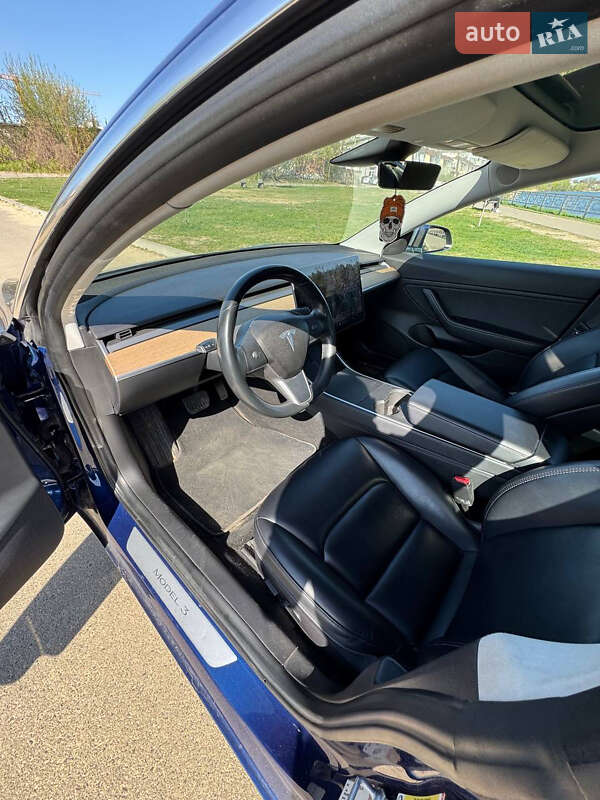 Седан Tesla Model 3 2018 в Чернигове