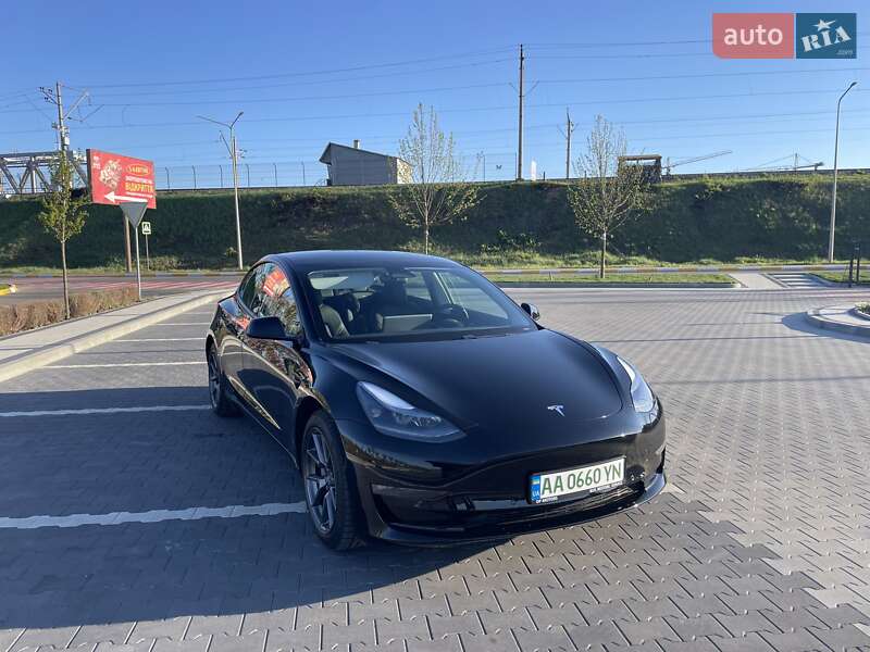 Седан Tesla Model 3 2021 в 
