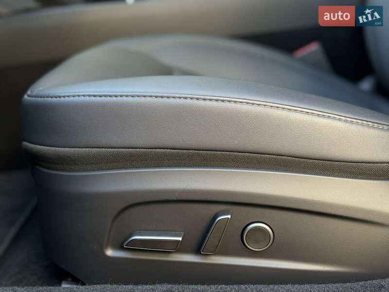 Седан Tesla Model 3 2024 в Луцьку