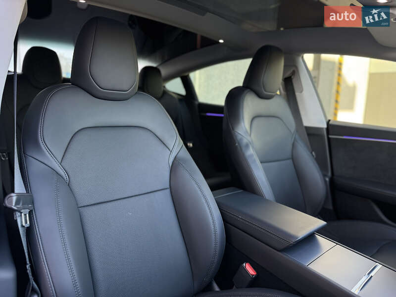 Седан Tesla Model 3 2024 в Луцьку