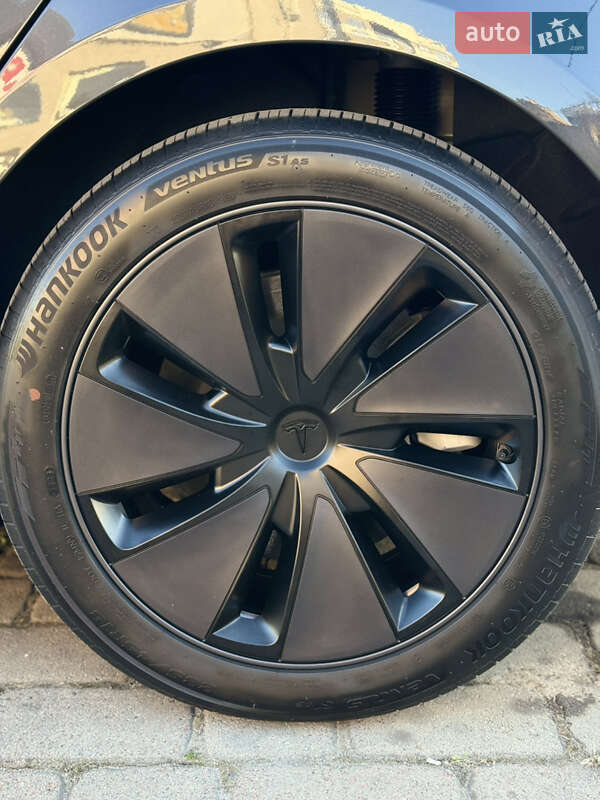 Седан Tesla Model 3 2024 в Луцьку