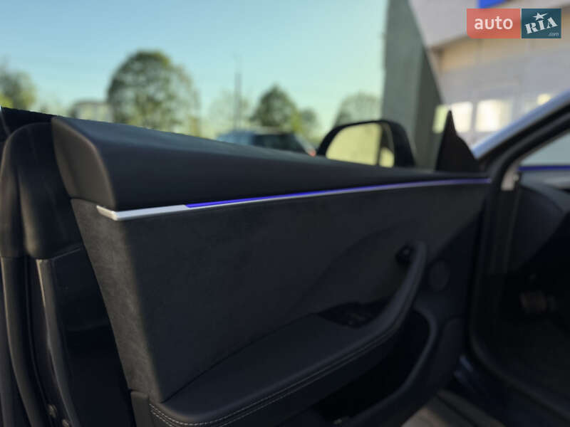Седан Tesla Model 3 2024 в Луцьку