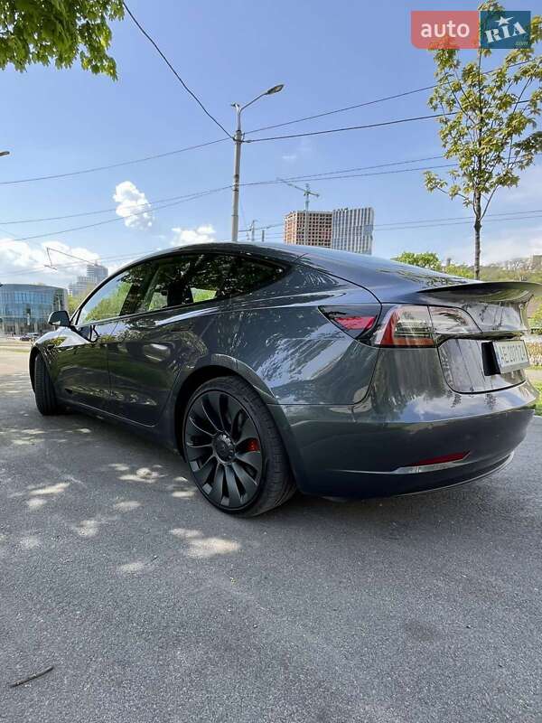 Седан Tesla Model 3 2022 в Днепре