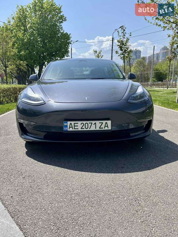 Седан Tesla Model 3 2022 в Днепре