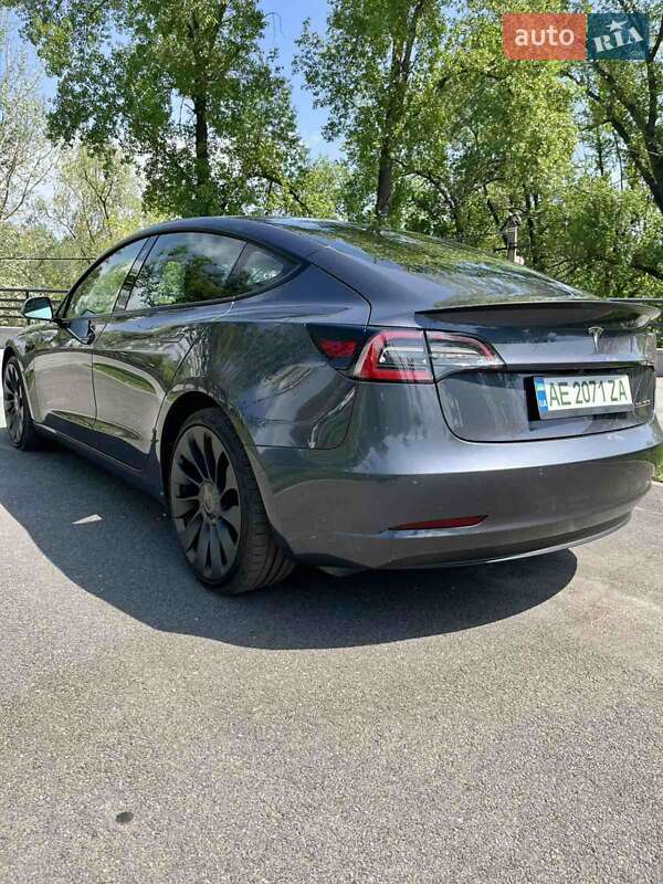 Седан Tesla Model 3 2022 в Днепре