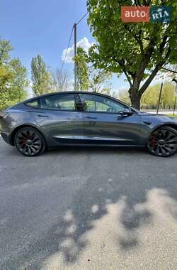 Седан Tesla Model 3 2022 в 