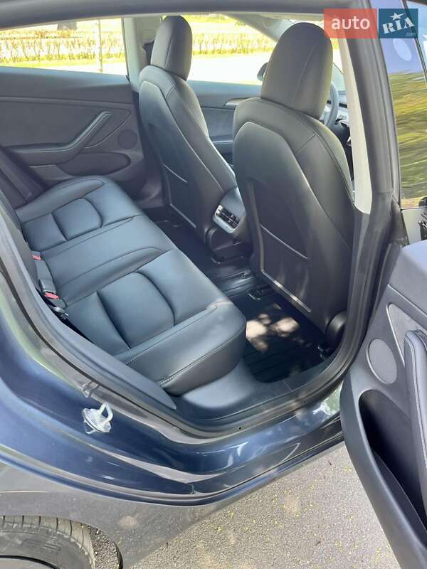 Седан Tesla Model 3 2022 в Днепре