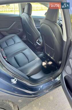 Седан Tesla Model 3 2022 в 