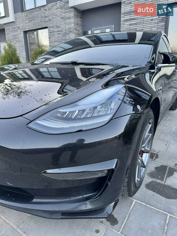 Седан Tesla Model 3 2019 в Киеве