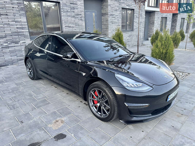 Седан Tesla Model 3 2019 в Киеве