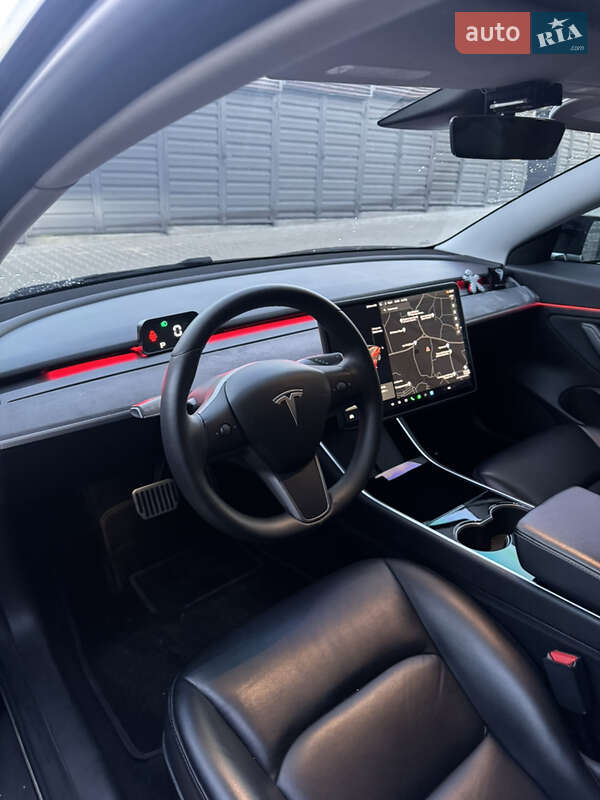 Седан Tesla Model 3 2019 в Киеве