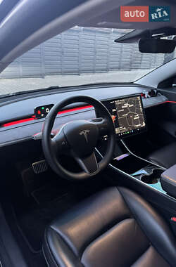 Седан Tesla Model 3 2019 в 