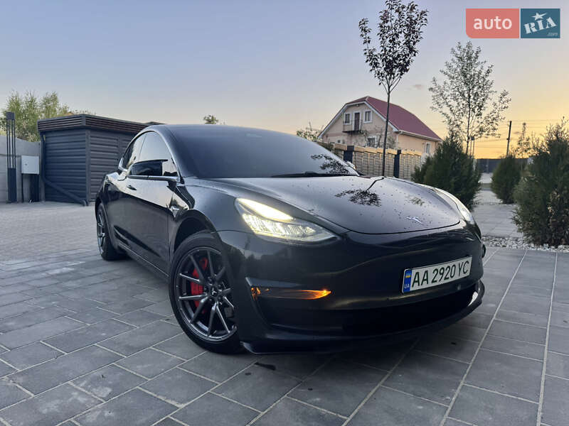 Седан Tesla Model 3 2019 в Киеве
