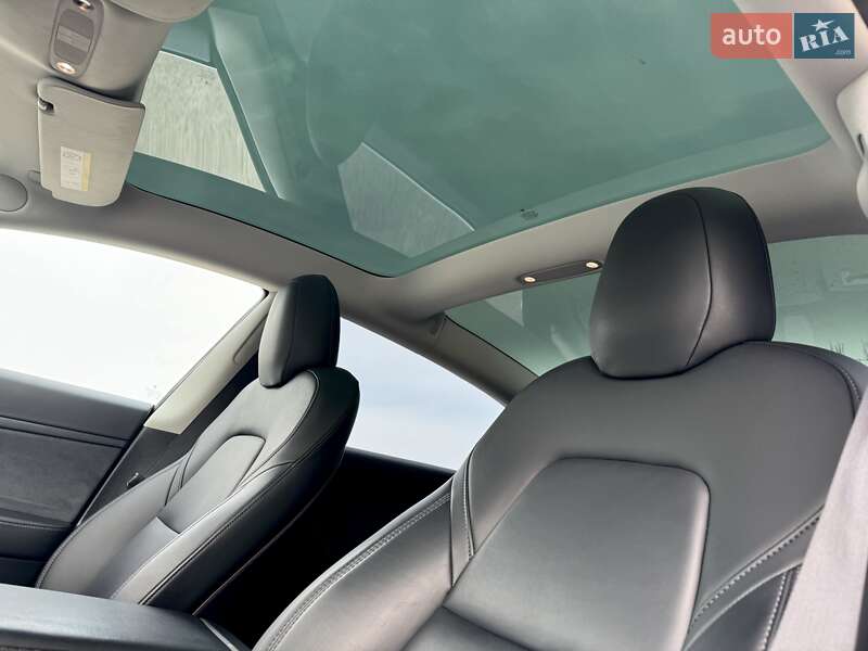 Седан Tesla Model 3 2019 в Дніпрі