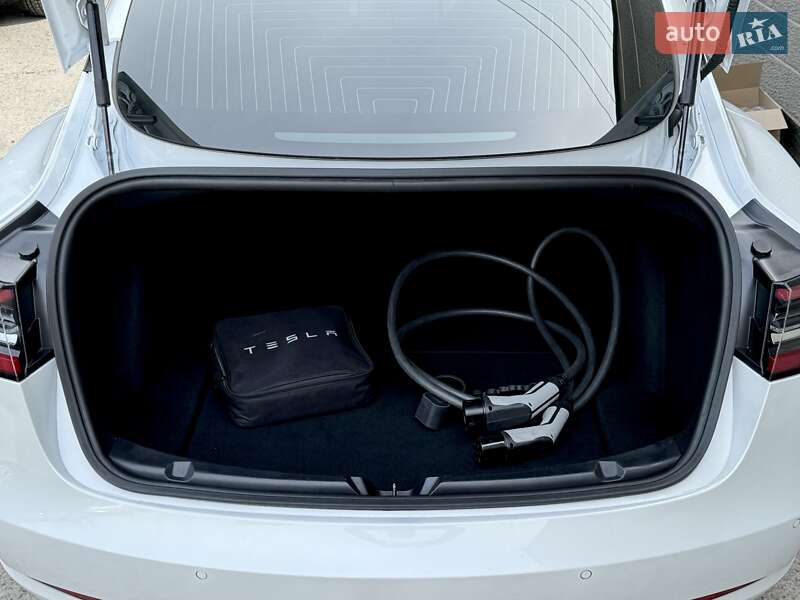 Седан Tesla Model 3 2019 в Дніпрі