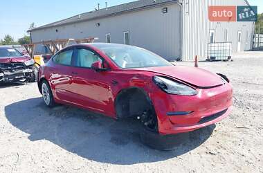 Седан Tesla Model 3 2022 в 