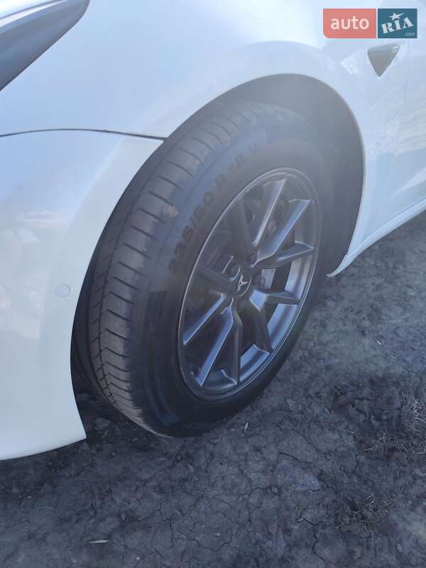 Седан Tesla Model 3 2021 в Хмельницком