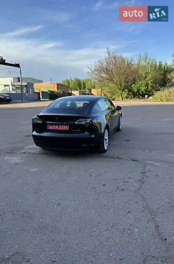 Седан Tesla Model 3 2022 в 