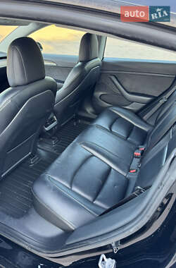 Седан Tesla Model 3 2022 в 