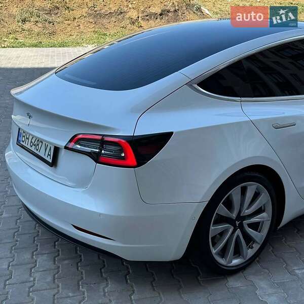 Седан Tesla Model 3 2020 в Винниках