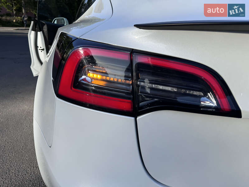 Седан Tesla Model 3 2020 в Боярке