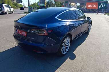 Седан Tesla Model 3 2020 в 