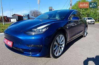 Седан Tesla Model 3 2020 в 