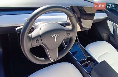 Седан Tesla Model 3 2020 в 