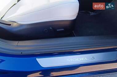 Седан Tesla Model 3 2020 в 