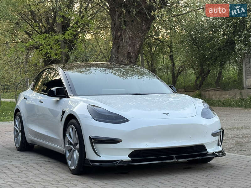 Седан Tesla Model 3 2019 в Черновцах