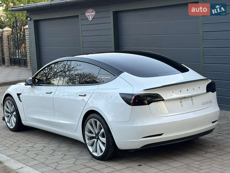 Седан Tesla Model 3 2019 в Черновцах